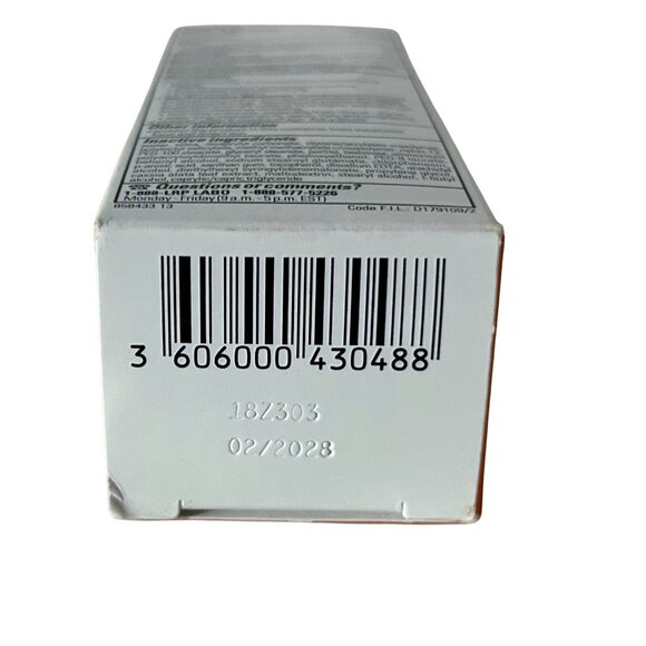 La Roche-Posay Anthelios Clear Skin Oil-Free Sunscreen SPF 60 - Picture 3 of 6